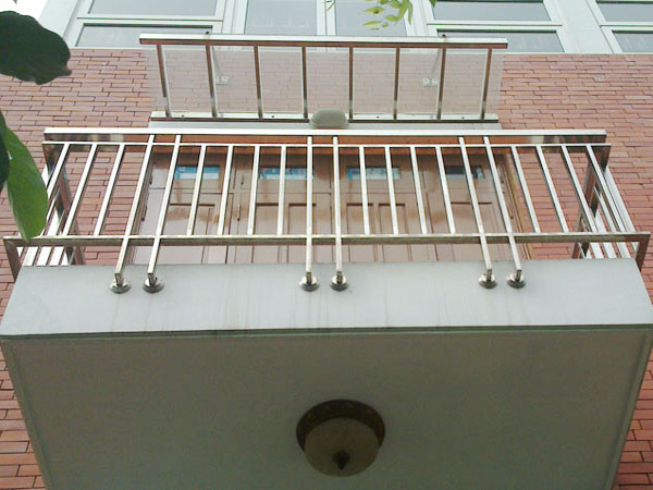 Thi công lan can inox giá rẻ tại Hải Phòng